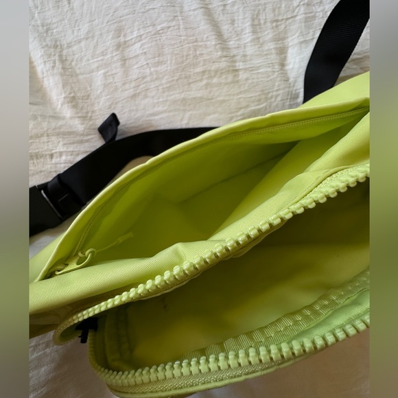 Neon green lululemon belt bag - Picture 8 of 8